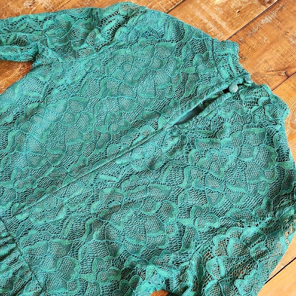 Green Lace Dress - Picture 5 of 6